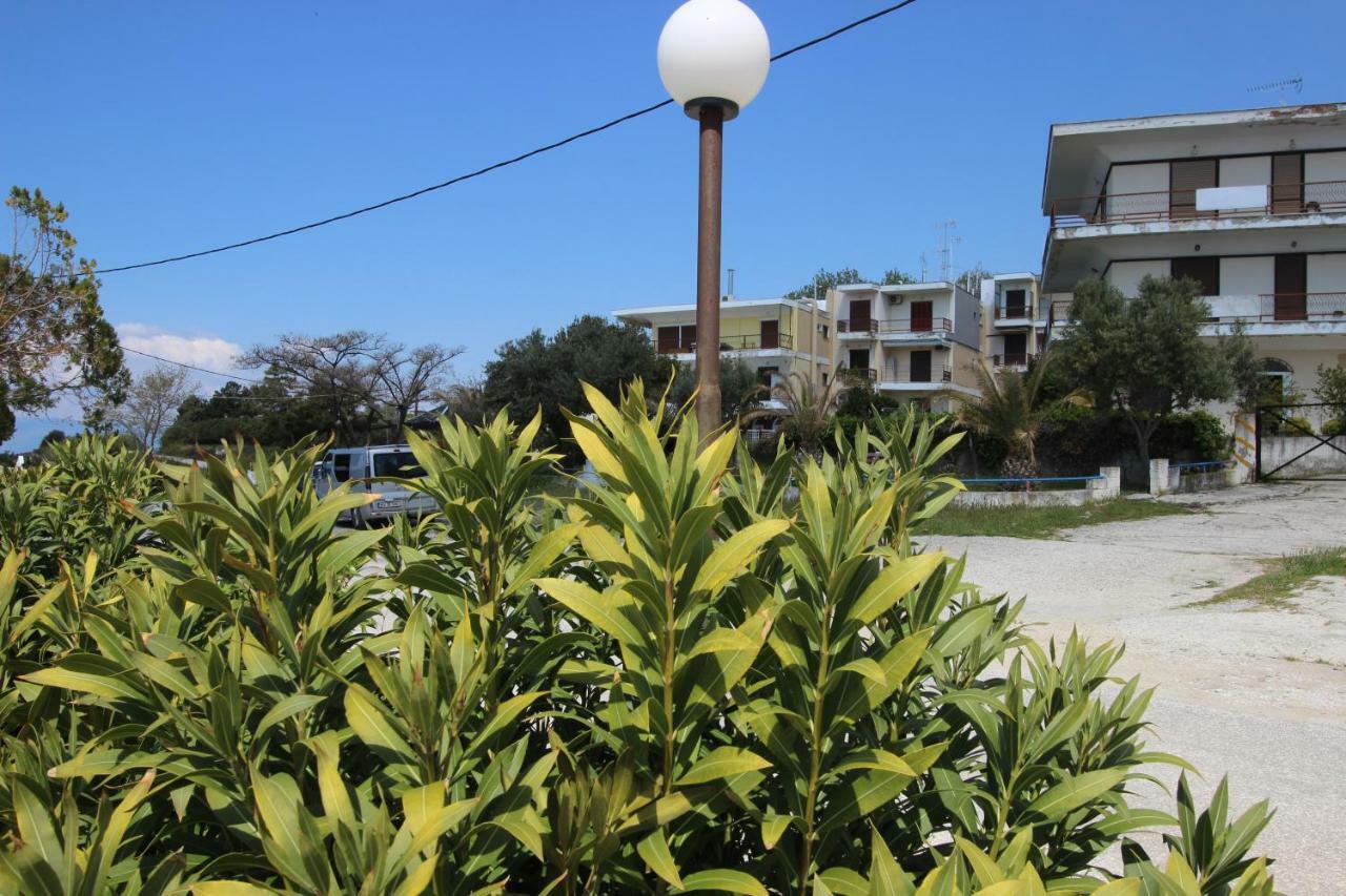 Santa Nera Beach Apartment Karianí Zewnętrze zdjęcie